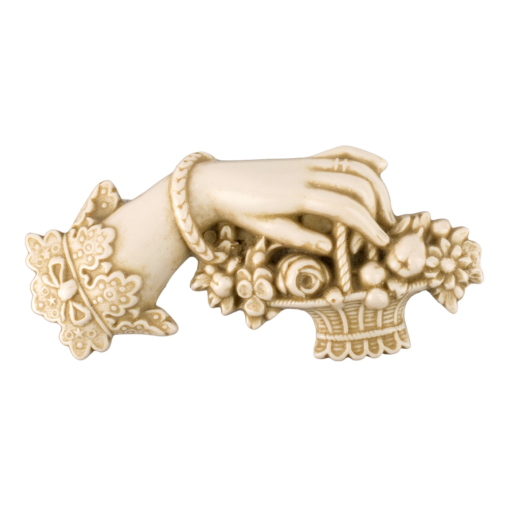 Brooch resin faux ivoire hand/flower basket off white