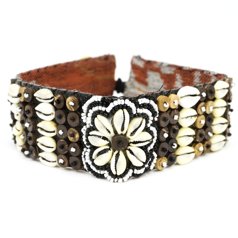 Choker necklace shell & coconut cypraea moneta star brown & white