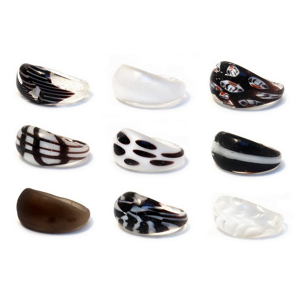Ring glass with millefiori black & white