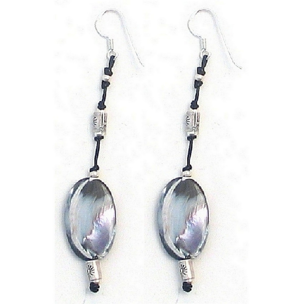 Drop earring mother of pearl black oval and silver bead