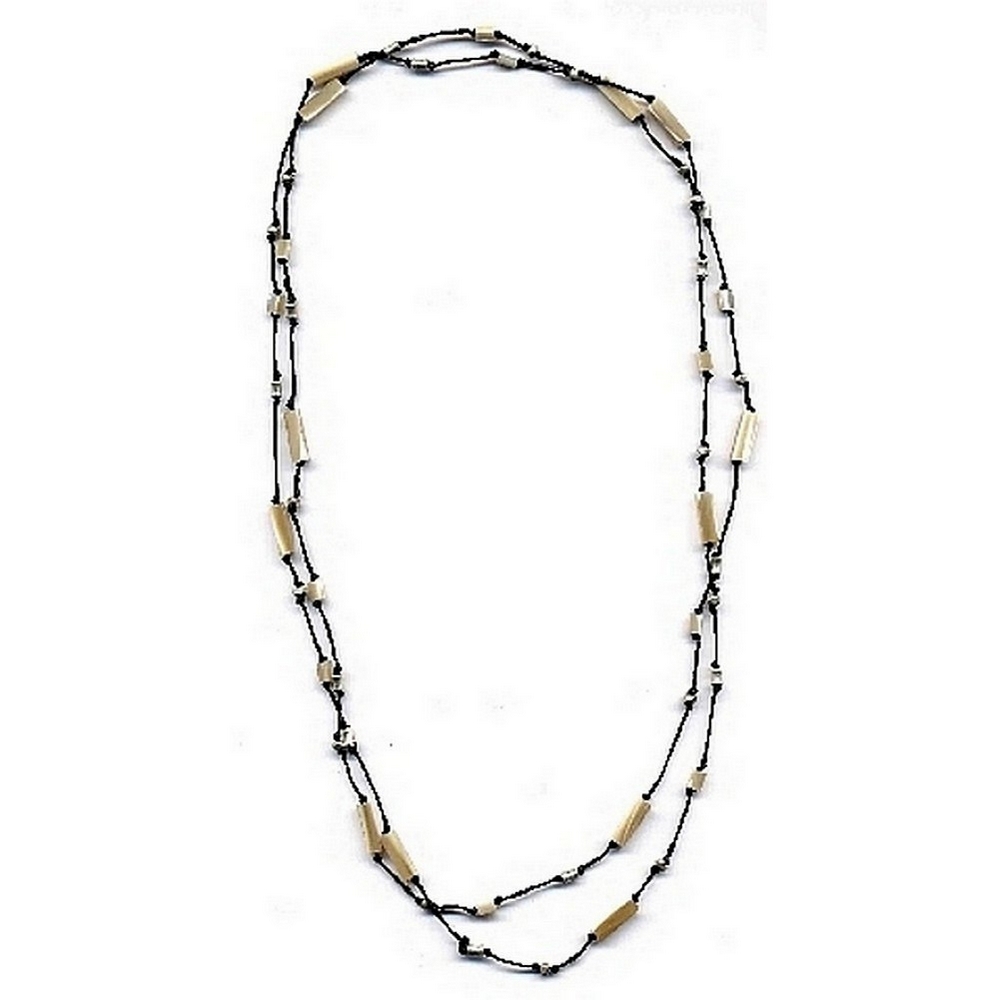 Necklace mother of pearl and silver beads
