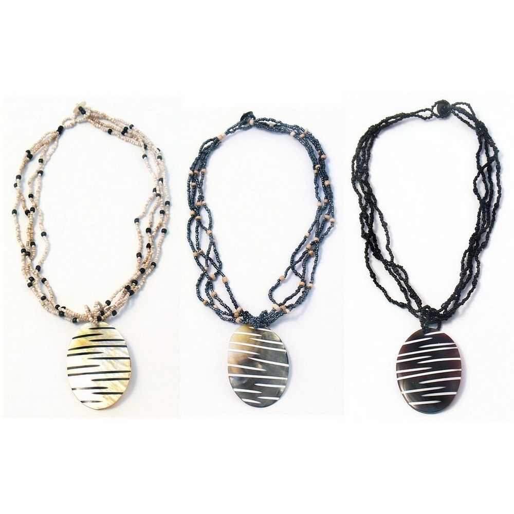 Necklace with a pendant shell 4 line with striped oval 6x4cm