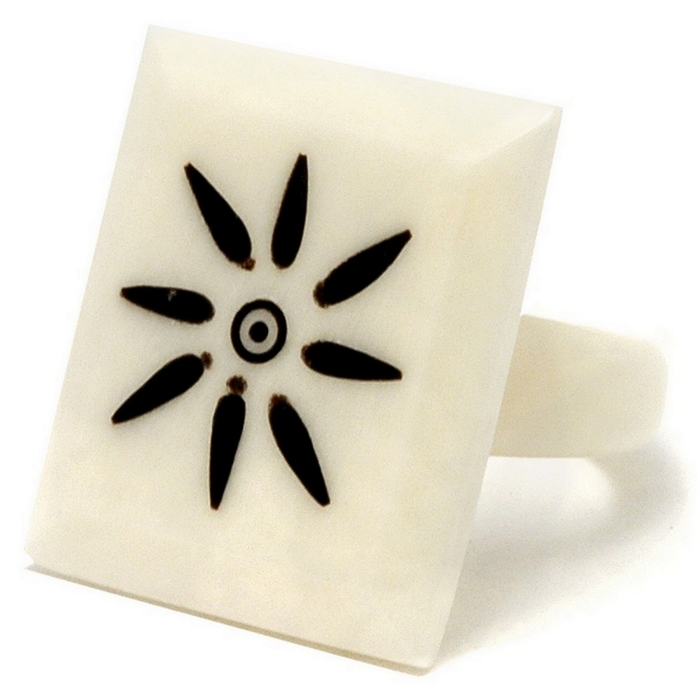 Ring bone black flower