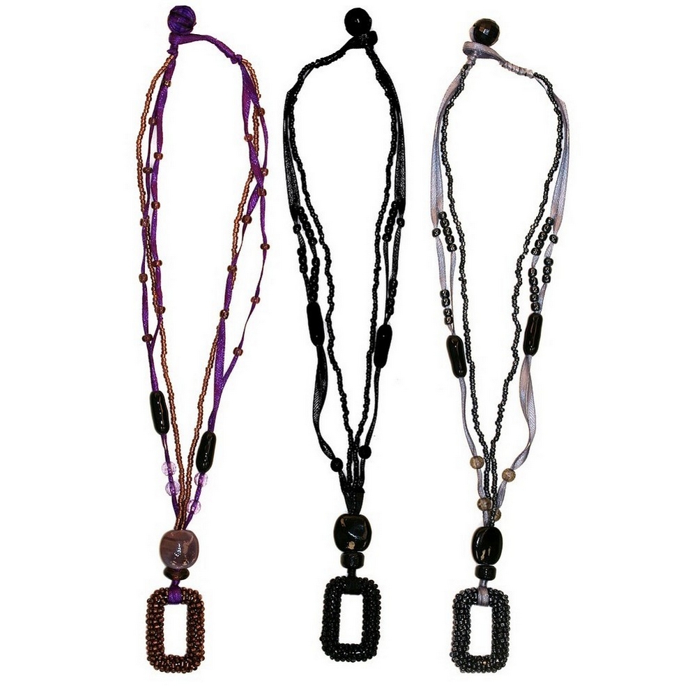 Necklace with a pendant glass 3 strand rectangular ring