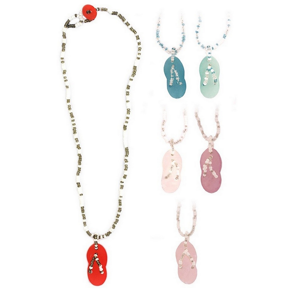 Necklace with a pendant bead & capis shell sandal