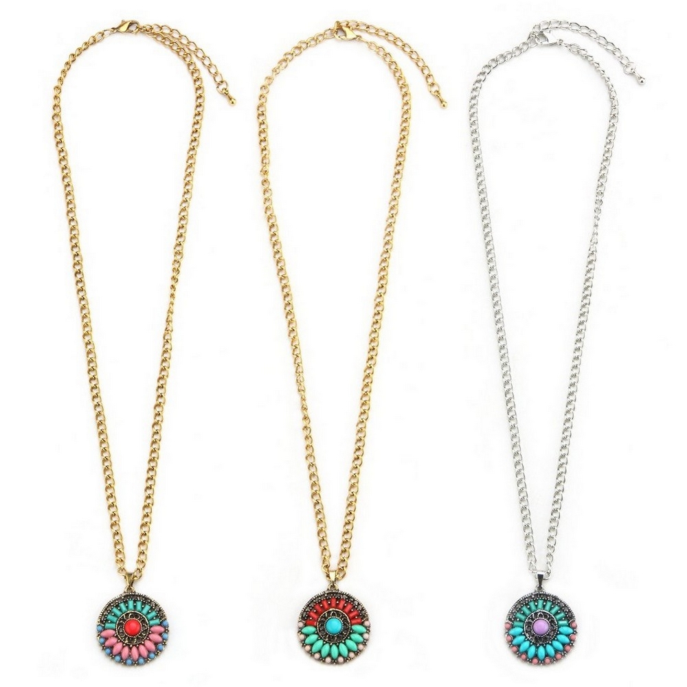 Necklace with a pendant enamel embellished discus