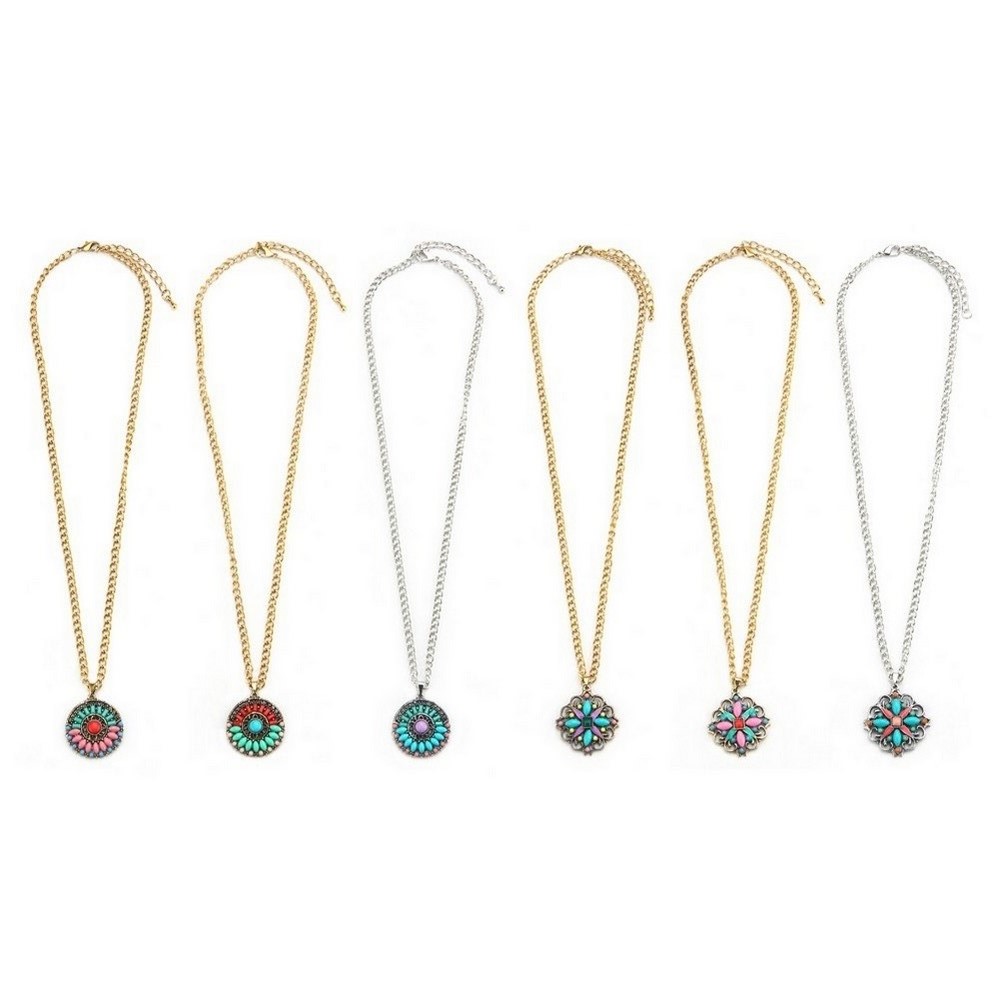 Necklace with a pendant enamel embellished assortment